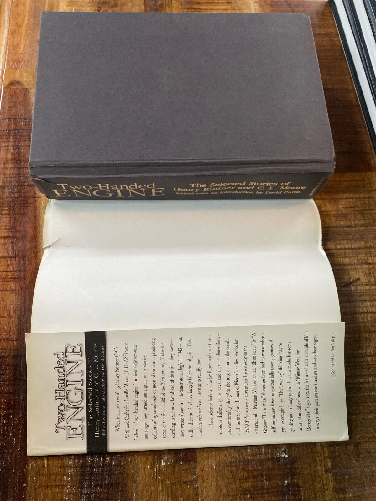 Two Handed Engine: The Selected Stories of Henry Kuttner & C.L. Moore Centipede