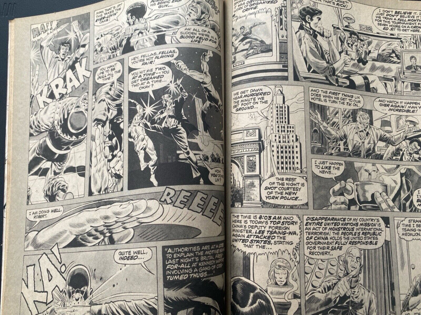 (Curtis) Marvel Magazine The Deadly Hands Of Kung Fu #1 Special Album Edition