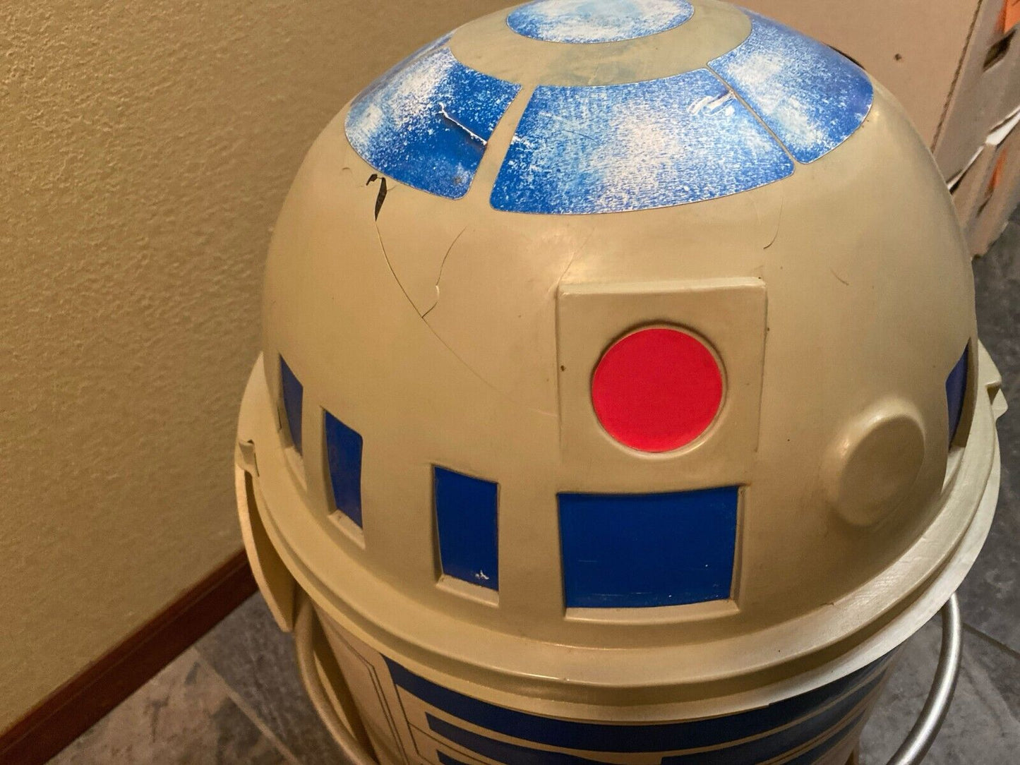 Vintage 1983 R2-D2 Rolling Toy Tote Toy Box Complete Clean