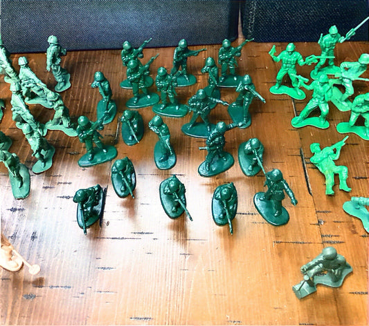 Vintage Large Lot Plastic Green Tan Army Soldiers