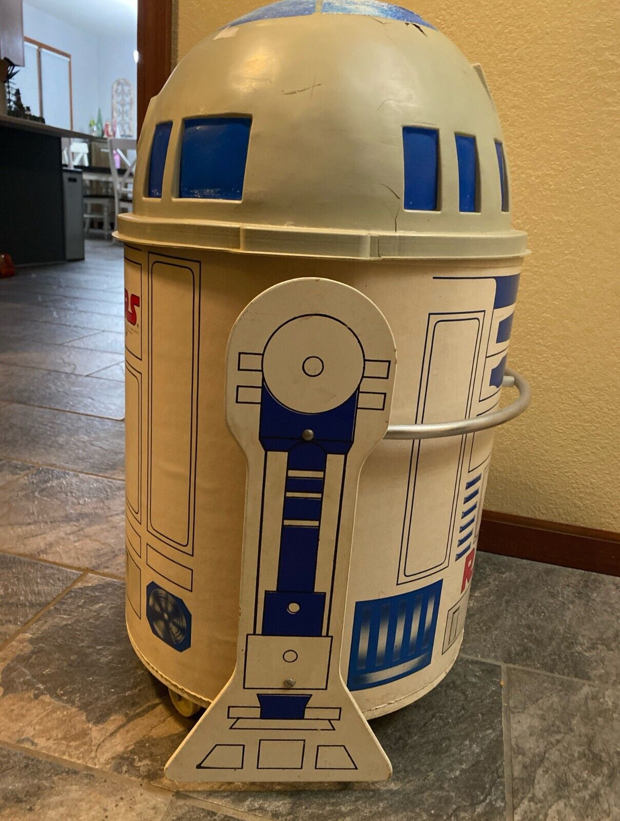 Vintage 1983 R2-D2 Rolling Toy Tote Toy Box Complete Clean