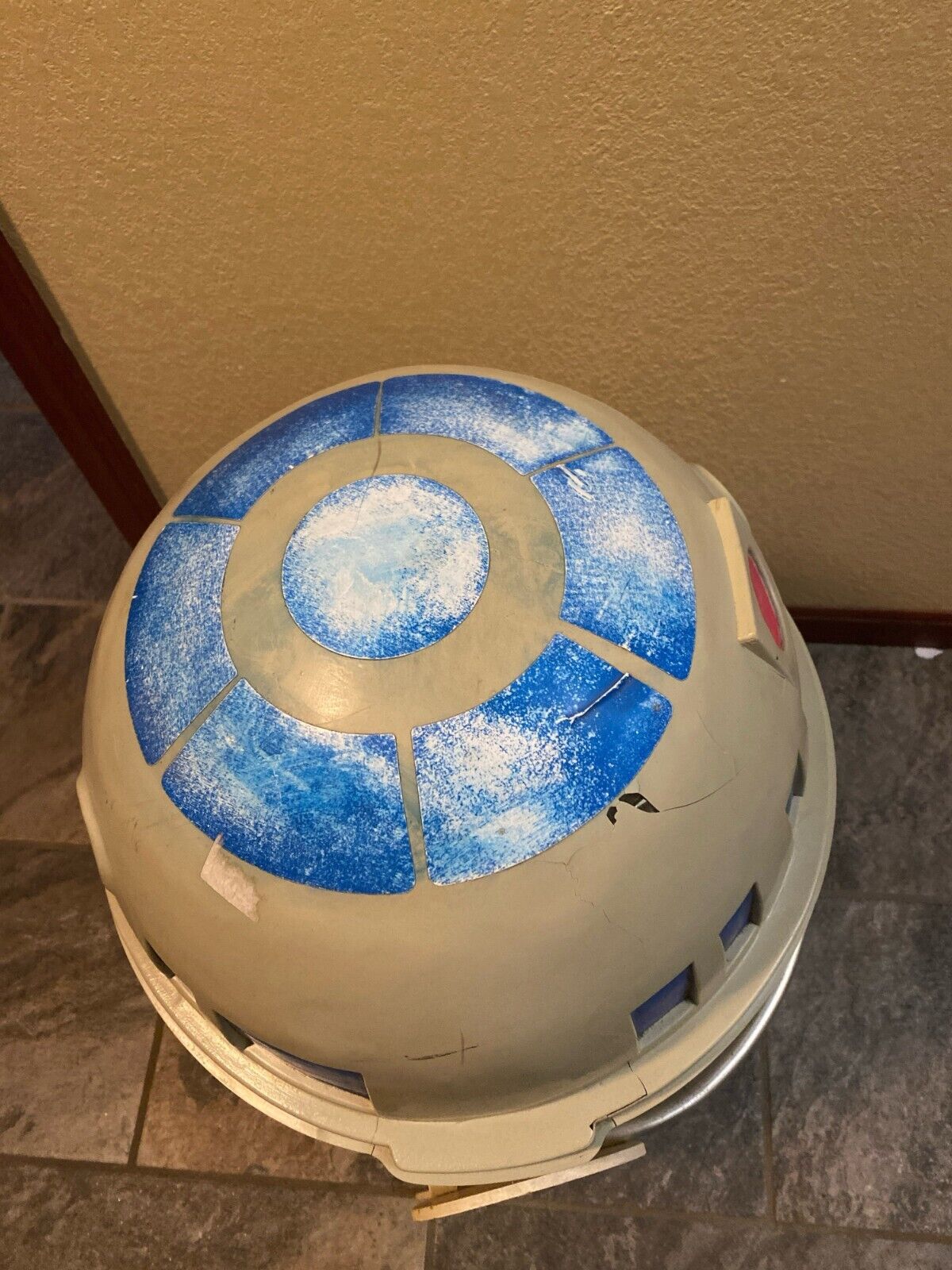 Vintage 1983 R2-D2 Rolling Toy Tote Toy Box Complete Clean
