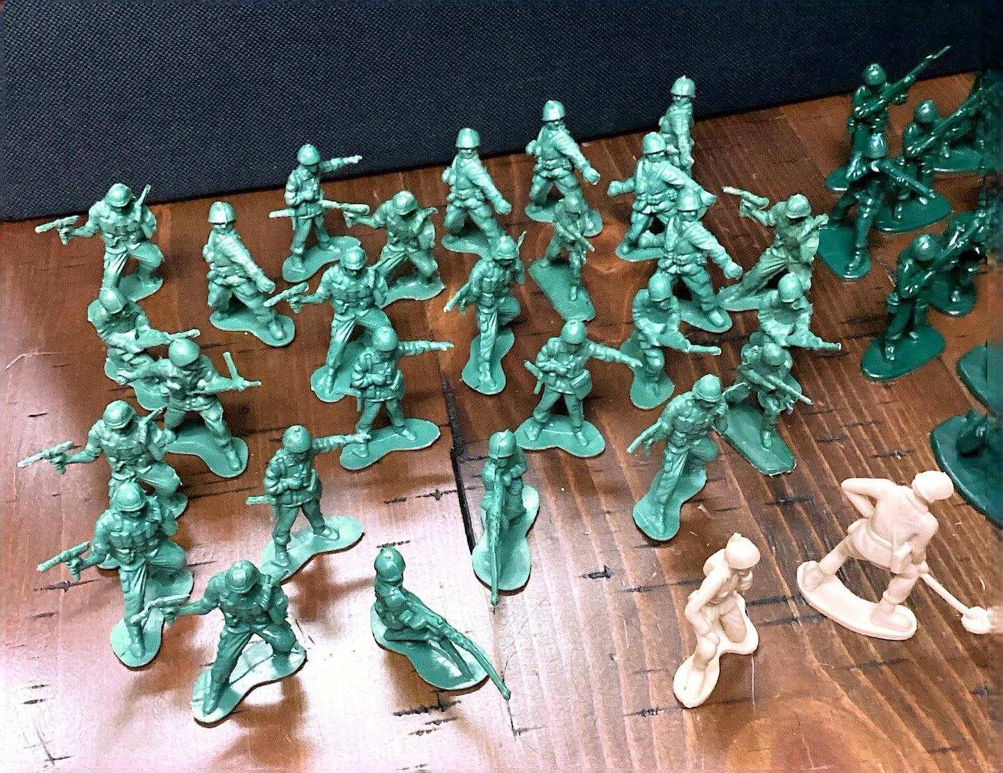 Vintage Large Lot Plastic Green Tan Army Soldiers